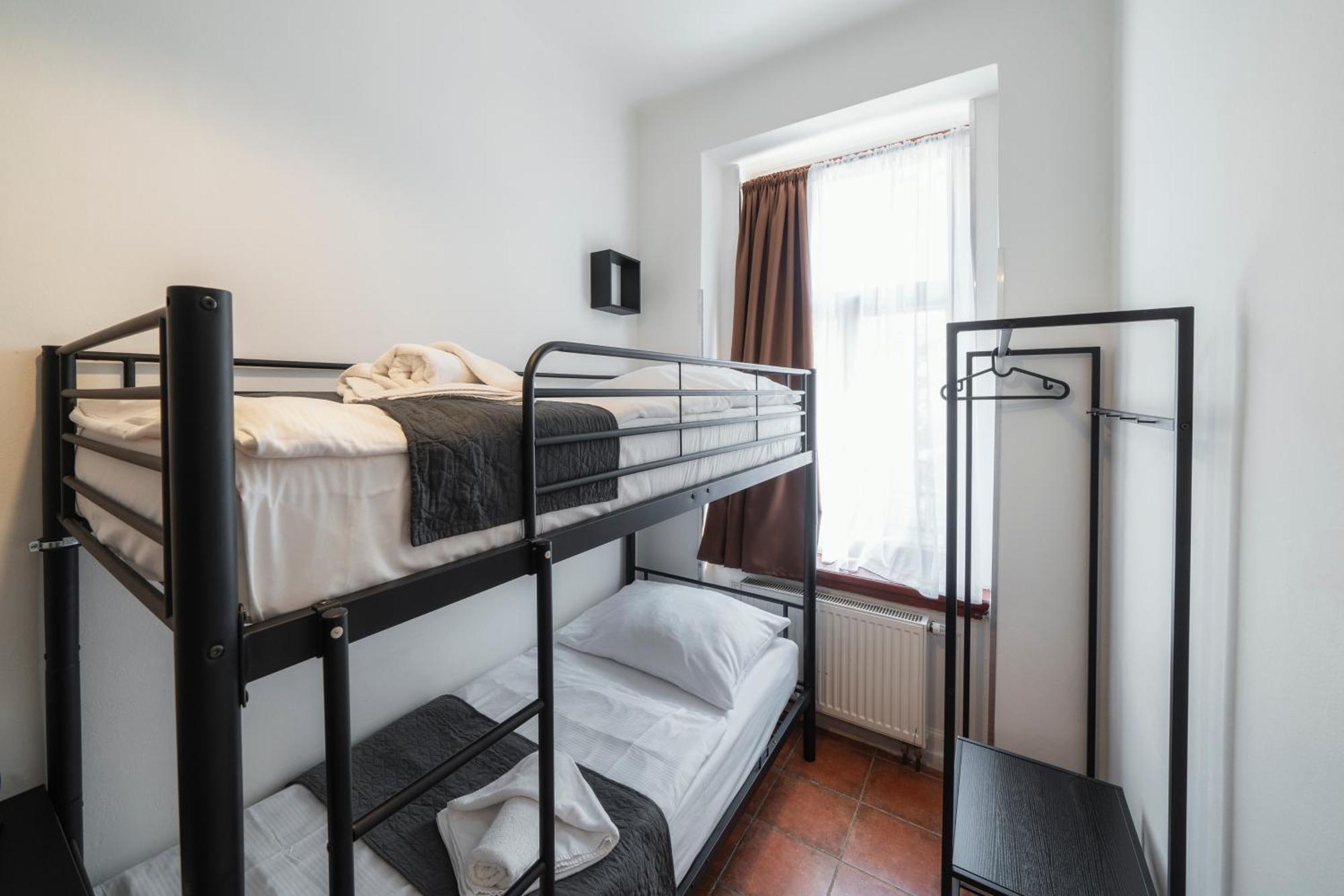 Twin Room,1613429144:JPEG